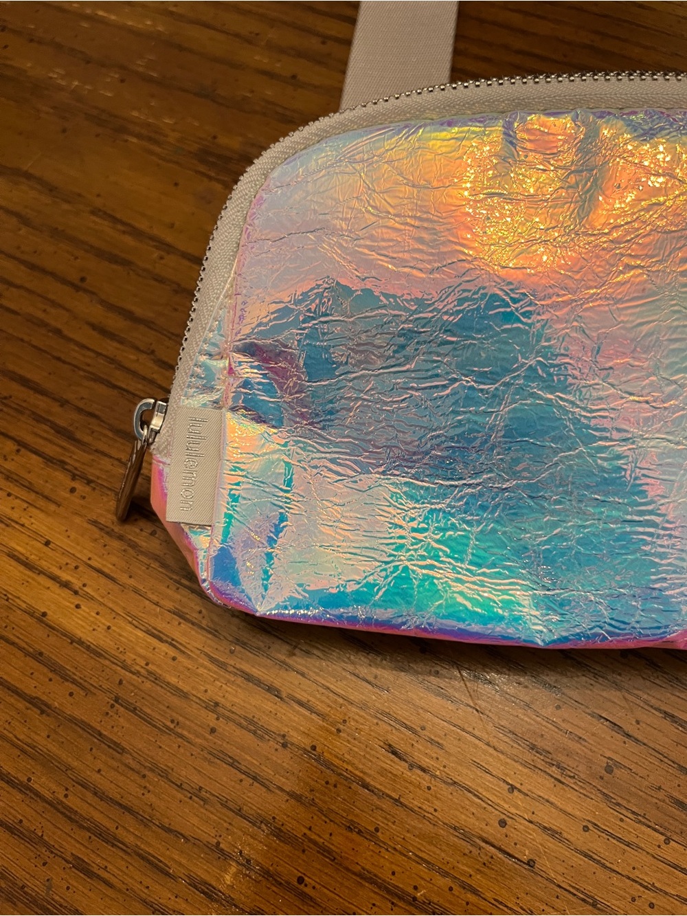 Lululemon Everywhere Belt Bag 1L in the Iridescent Silver holographic colorway - Picture 3 of 12